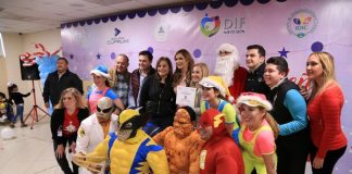 Disfrutan festejo navideño niñas y niños con discapacidad