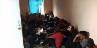 Llamada anónima origina que elementos de la Policía Estatal ubican en domicilio a 42 inmigrantes