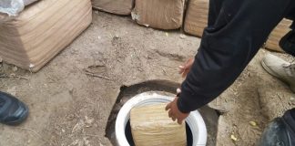 Aseguran 30 paquetes ocultos entre la maleza con características de la marihuana
