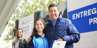 Entrega el Gobernador becas para escuelas públicas de los programas Propósito y Virtud