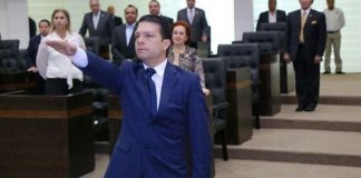 Toman protesta de ley a Diputado René Cantú.