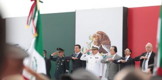 Conmemora Gobernador Día de la Bandera