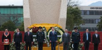 Participa Gobernador en aniversario de la Constitución en Querétaro