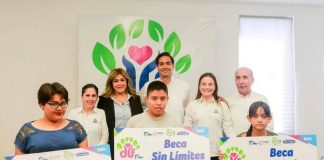 ENTREGA DIF BECAS DEL PROGRAMA SIN LÍMITES.