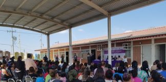 Construyen reos juegos infantiles para donar a kardín de niños de Cadereyta