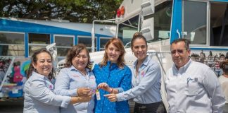 Entrega Mariana Gómez prótesis dentales, equipo médico y unidades de transporte