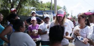 Auxilia Maki Ortiz a damnificados