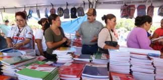 Beneficia NL a más de 25 mil estudiantes con tarjetas canjeables por útiles escolares