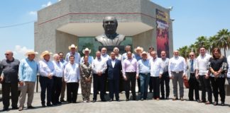 Honra Estado a Don Arturo de la Garza González