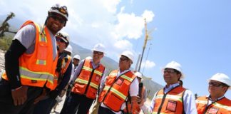 Recorre Gobernador Parque Eólico en Mina