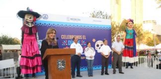 Encabeza la doctora Maki Ortiz celebración de Día de Muertos.