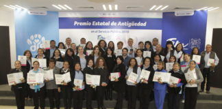 DIF Tamaulipas reconoce trabajo de servidores públicos con la medalla al mérito y premio de antigüedad.