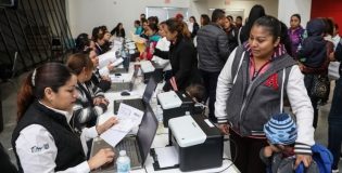 Faltan de recoger 400 tarjetas bancarias de beca municipal