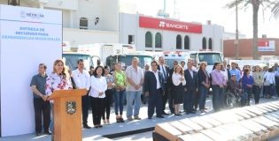 Entrega Alcaldesa equipamiento a dependencias municipales