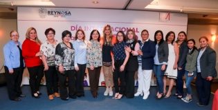 REYNOSA, TAM.- En conmemoración del Día Internacional de la Mujer, el R. Ayuntamiento de Reynosa presentó el evento “Escúchame También, Contigo Construimos una Ciudad Mejor”, en el que participaron representantes de la sociedad civil, las mujeres funcionarias del Gobierno Municipal, e integrantes del Cabildo local.