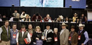 Entrega Gobernador premio en competencia internacional de ganado en Houston, Texas