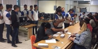 TODO UN CIRCO PARA ENTREGA DE BECAS EN EL CONALEP.