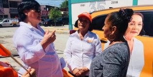 Se compromete Kika Marín con vecinos de la Cañada y Aztlán.