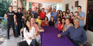 EN SU ARDUO CAMINAR POR LAS COLONIAS DE RÍO BRAVO,EL CANDIDATO DEL PT, OMAR CHAVEZ ESCUCHA INQUIETUDES Y PROPUESTAS CIUDADANAS EN LA FERROCARRIL 4