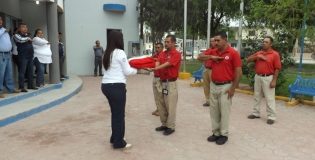 El departamento del arte y cultura coordinó los honores en la explanada de la delegación municipal.