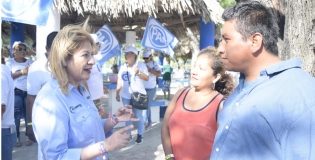Juanita Sánchez realiza brigada de impacto en La Playita.
