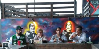 Mauricio de Alejandro escucha a los integrantes de la CANIRAC