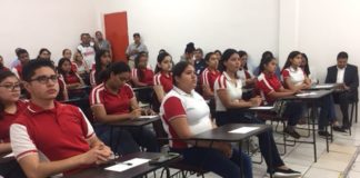 CONVERSATORIO CON ESTUDIANTES Y DESTACADAS PROFESIONISTAS EJEMPLARES