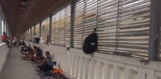 MIGRANTES SE ADUEÑAN DEL CRUCE INTERNACIONAL EN NUEVO PROGRESO