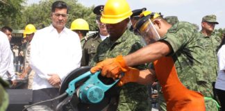 Presiden, Gobernador y autoridades militares, ceremonia de destrucción de armamento