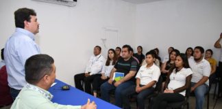 UNIVERSITARIOS AGRADECEN APOYO ECONÓMICO AL GOBIERNO MUNICIPAL,PARA SU TITULACIÓN..