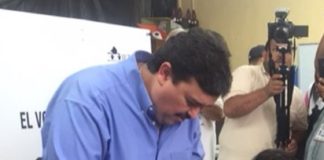 EJERCE SUFRAGIO ALCALDE Y SU FAMILIA, LO ACOMPAÑA TAMBIÉN LA CANDIDATA SUPLENTE,Ma. IGNACIA LÖPEZ ESCAMILLA.