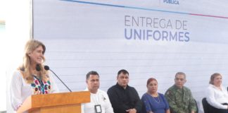 Entregan uniformes a personal de Tránsito y Vialidad
