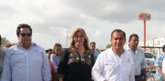 Cumple Maki Ortiz compromiso en Paseo de Las Flores