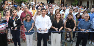 Gobernador y su esposa recorre la Pinacoteca de Cd. Victoria.