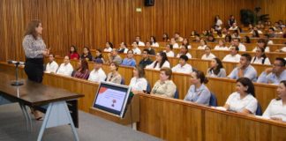 Imparte UAT conferencias de comunicación y liderazgo directivo.