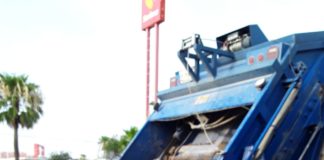 Camiones recolectan basura en el Sector Sur este martes 16.