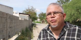 Líder de colonos, del Módulo habilitaciónal, “Las Margaritas”, pide a sus vecinos el no tirar basura y deshechos al desagüe.