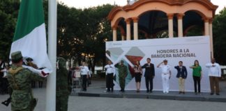 Presiden Alcalde Mario López y Marsella Huerta ceremonia de honores; fortalecen valores cívicos.