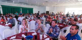 Convive Alcaldesa Maki Ortiz con trabajadores municipales .