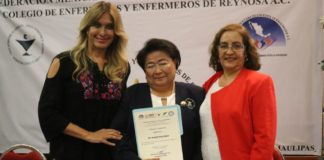 Recibe Maki Ortiz reconocimiento de la Federación Mexicana de Colegios de Enfermería.