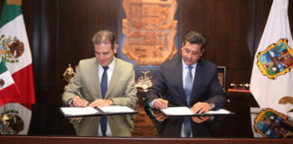 Gobernador firma convenio con Lorenzo Cordova.