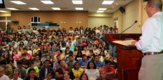 Hacen universitarios acciones por la tierra.