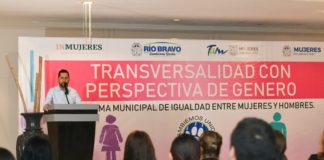 Reciben empleados municipales taller sobre equidad de género.