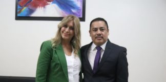 Alcaldesa Maki Ortiz felicita a su homólogo de Díaz Ordaz por su Primer Informe de Gobierno.