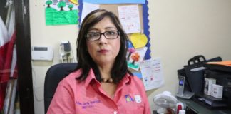 Muy contenta y agradecida,la Directora de la Primaria Morelos por los trabajos de bacheo,realizados por el Gobierno Municipal.