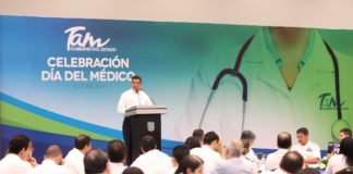 Celebra Gobernador a médicos de la zona sur del estado