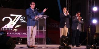 Christopher Landau acompaña al alcalde Mario López en inauguración del Festival Internacional de Otoño