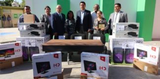 Reitera Alcalde Mario López apoyo a la educación; entrega beneficios a la Secundaria Técnica 76