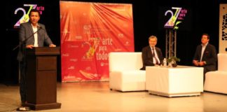 Reconoce Alcalde Mario López al escritor Elmer Mendoza, artista homenajeado por el FIO