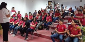 Entregan certificados TOEFL a 40 alumnos del CEINA-UAT.